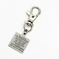 Bag Charm, Spanish Serenity Prayer. Charm, Keychain Charm, Keychain Gift, Spanish Language Gift, Serenity Courage Wisdom Charm