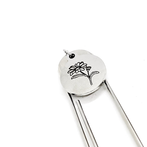Birth Month Flower Bookmark, April Flower Bookmark, Daisy Bookmark, Charm Bookmark, April Birthday Gift, Reader Gift, Daisy Charm Bookmark